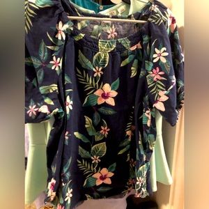 Woman’s old navy blouse size large